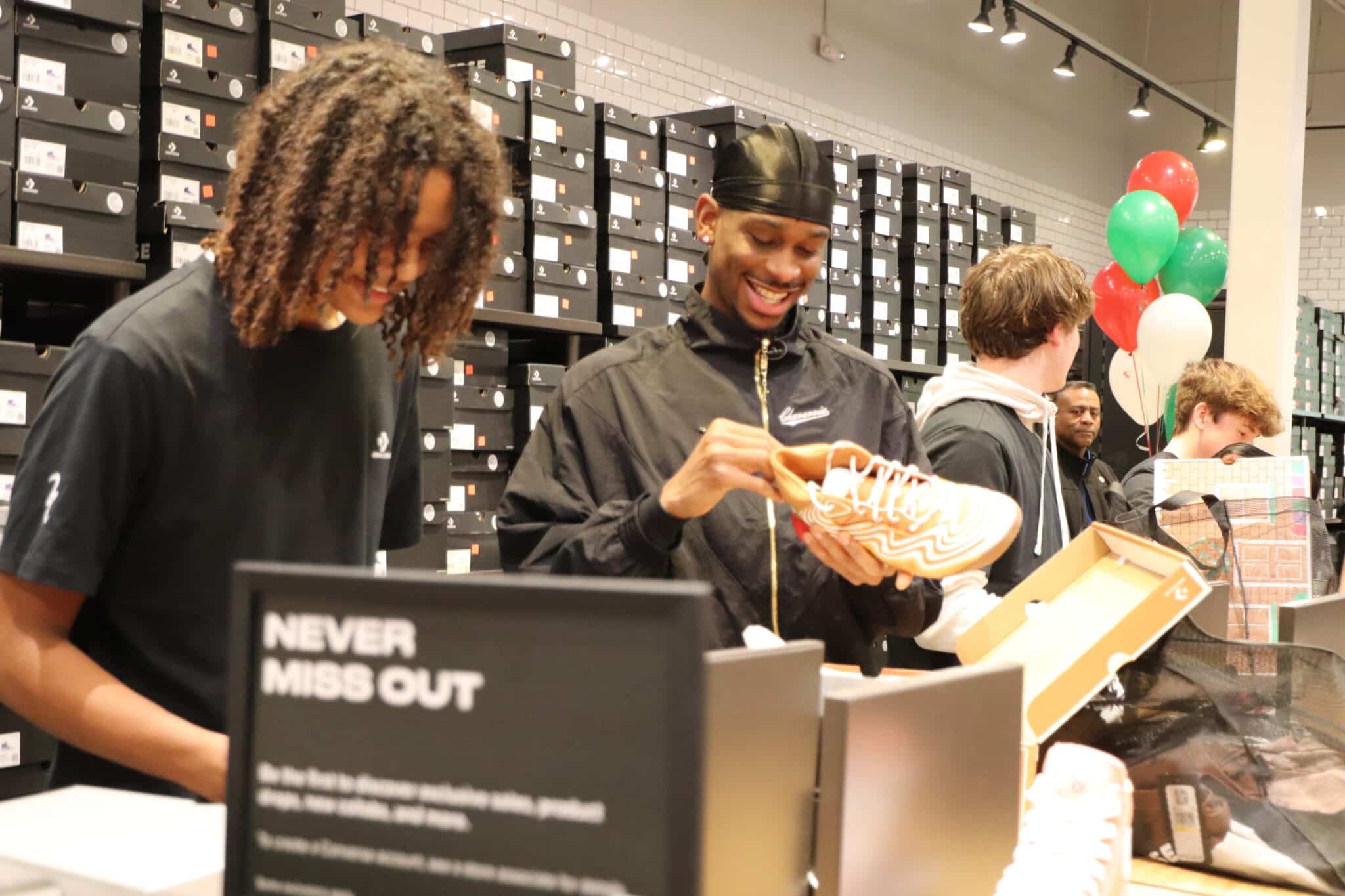 Read more about the article Shai Gilgeous-Alexander surprises Boys & Girls Clubs kids with Converse shopping spree